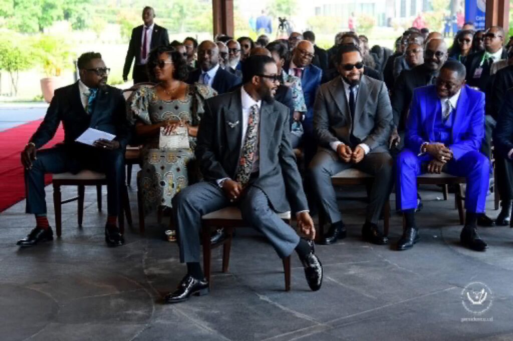 Kinshasa : de retour du Stade de France, Fally Ipupa décoré par Félix Tshisekedi pour son rayonnement exceptionnel de la RDC 3 1055693