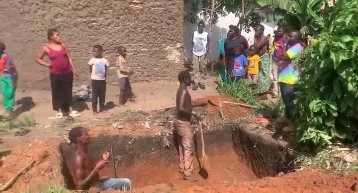 Bunia : les habitants de Bankoko alertent sur les risques sanitaires liés aux inhumations près des résidences 2 1ef84b0a 53ff 48df 91ac a53be9ff6b32