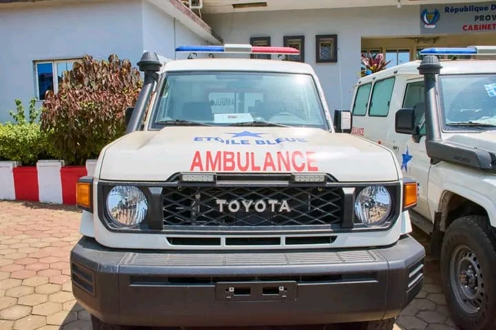Ituri : le gouvernement dote les zones de santé de 10 nouvelles ambulances pour renforcer la riposte contre Ebola 2 1290556